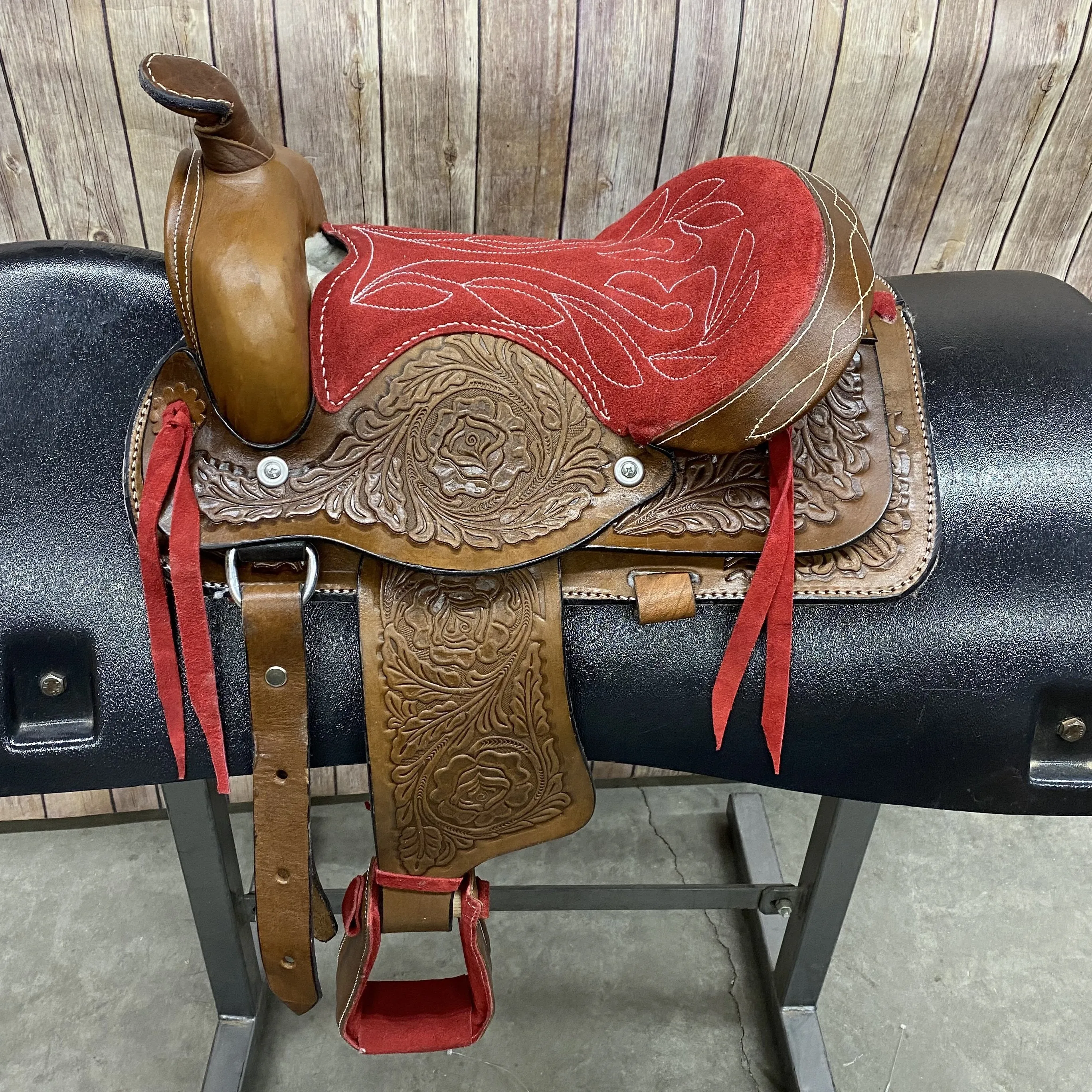 10 Pony Saddle