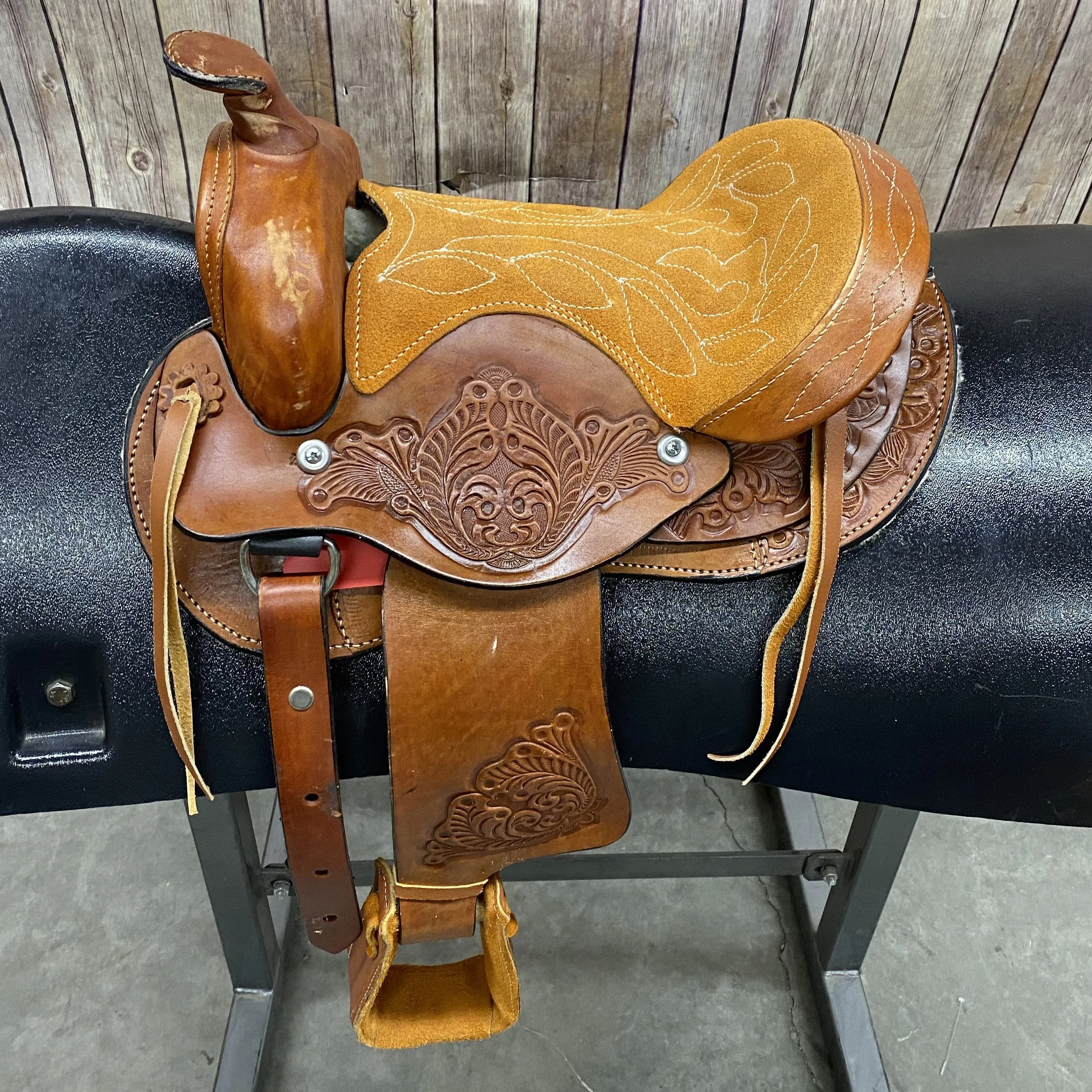 10 Pony Saddle