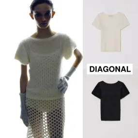 Diagonal V-neck and Crew neck