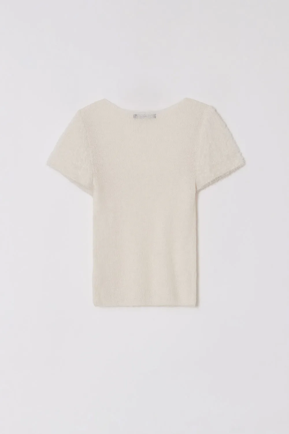 Diagonal V-neck and Crew neck