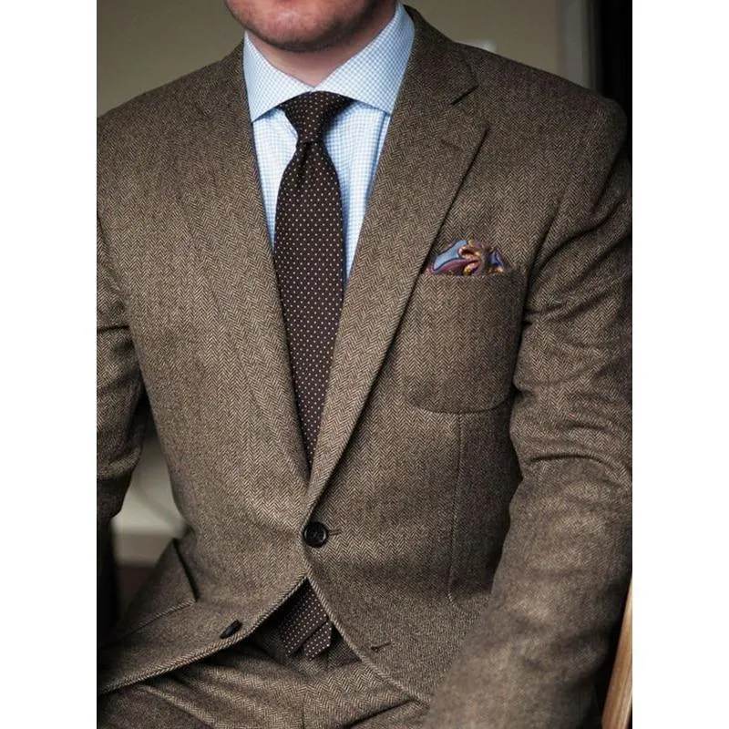 James Abercromby Tweed Suit is a stylish and high-quality men's tweed suit.