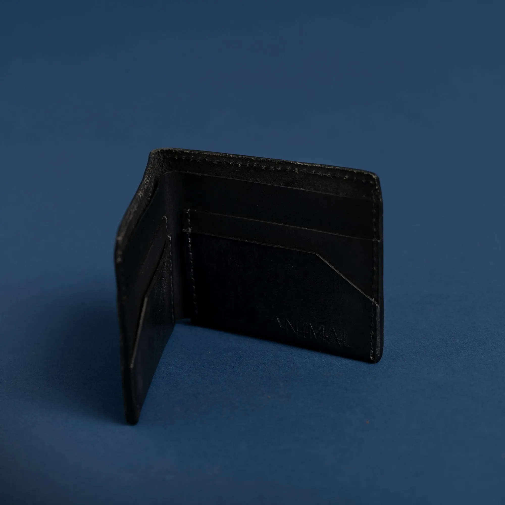 Minimalist Wallet with Deep Diving Capacity