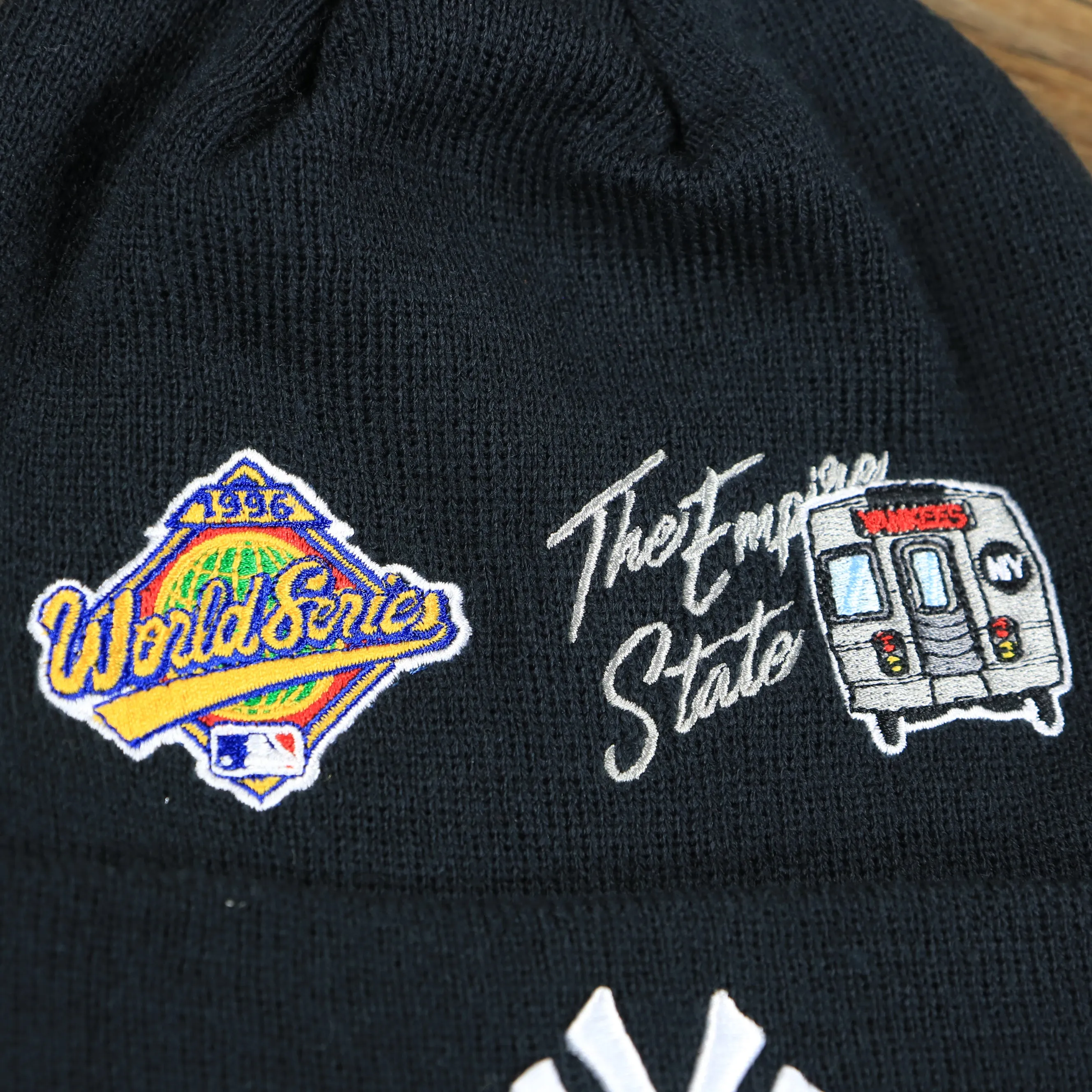 New York Yankees City Transit Beanie with All Over Side Patch - 59Fifty Fitted