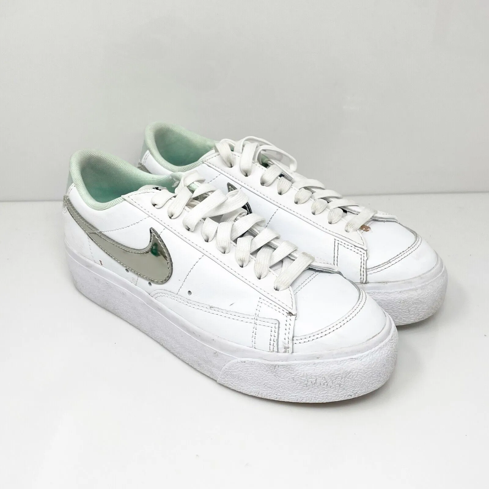 Nike Womens Blazer Low Platform DQ7654-100 White Casual Shoes Sneakers Size 7