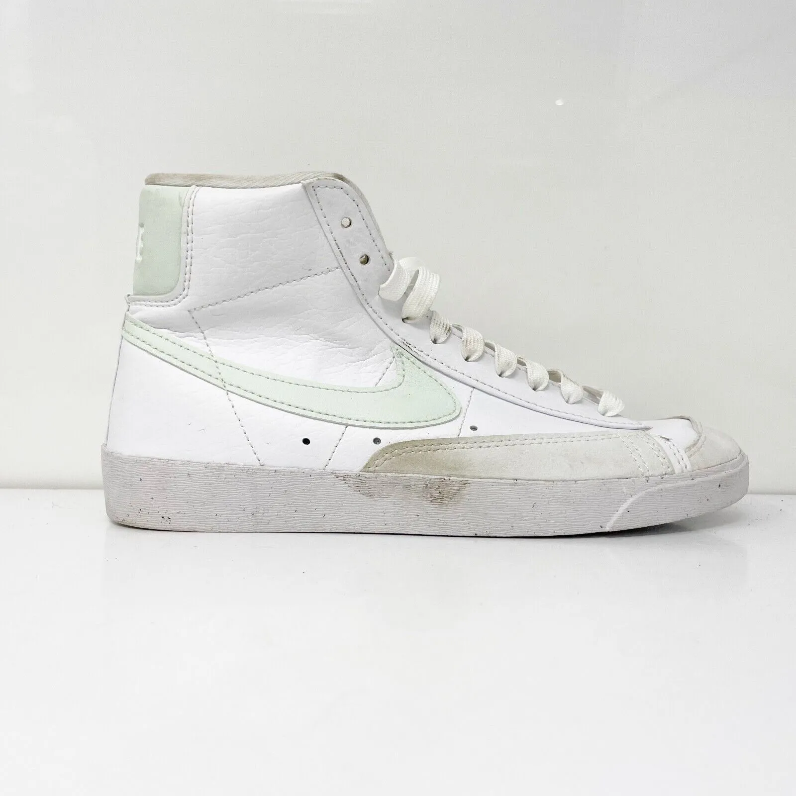 Nike Womens Blazer Mid 77 NN DQ4124-102 White Casual Shoes Sneakers Size 8.5