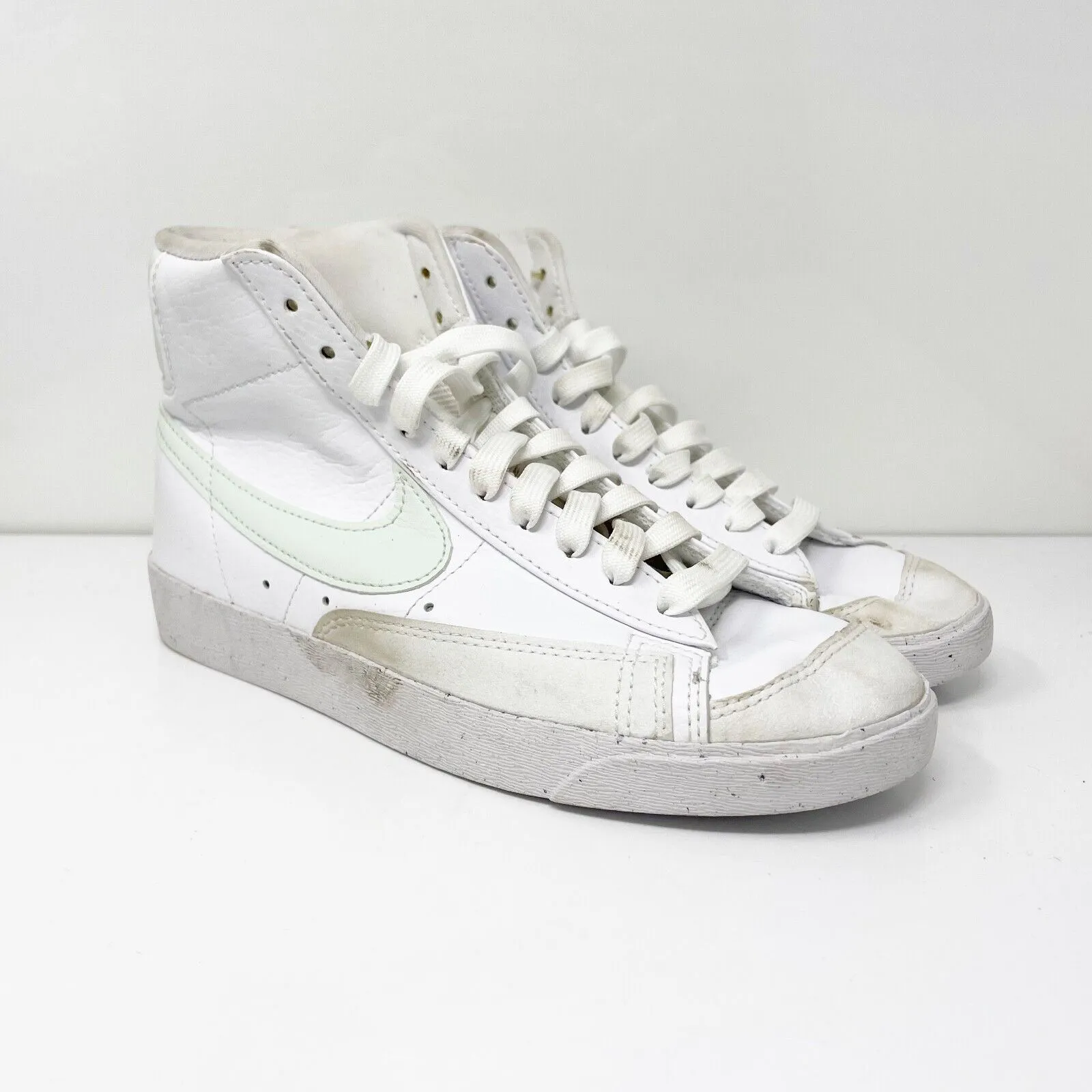 Nike Womens Blazer Mid 77 NN DQ4124-102 White Casual Shoes Sneakers Size 8.5