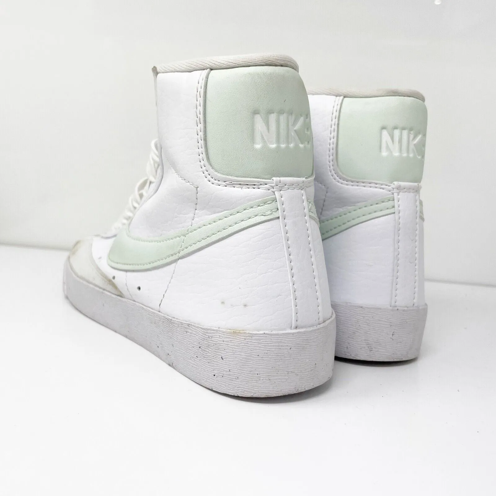 Nike Womens Blazer Mid 77 NN DQ4124-102 White Casual Shoes Sneakers Size 8.5