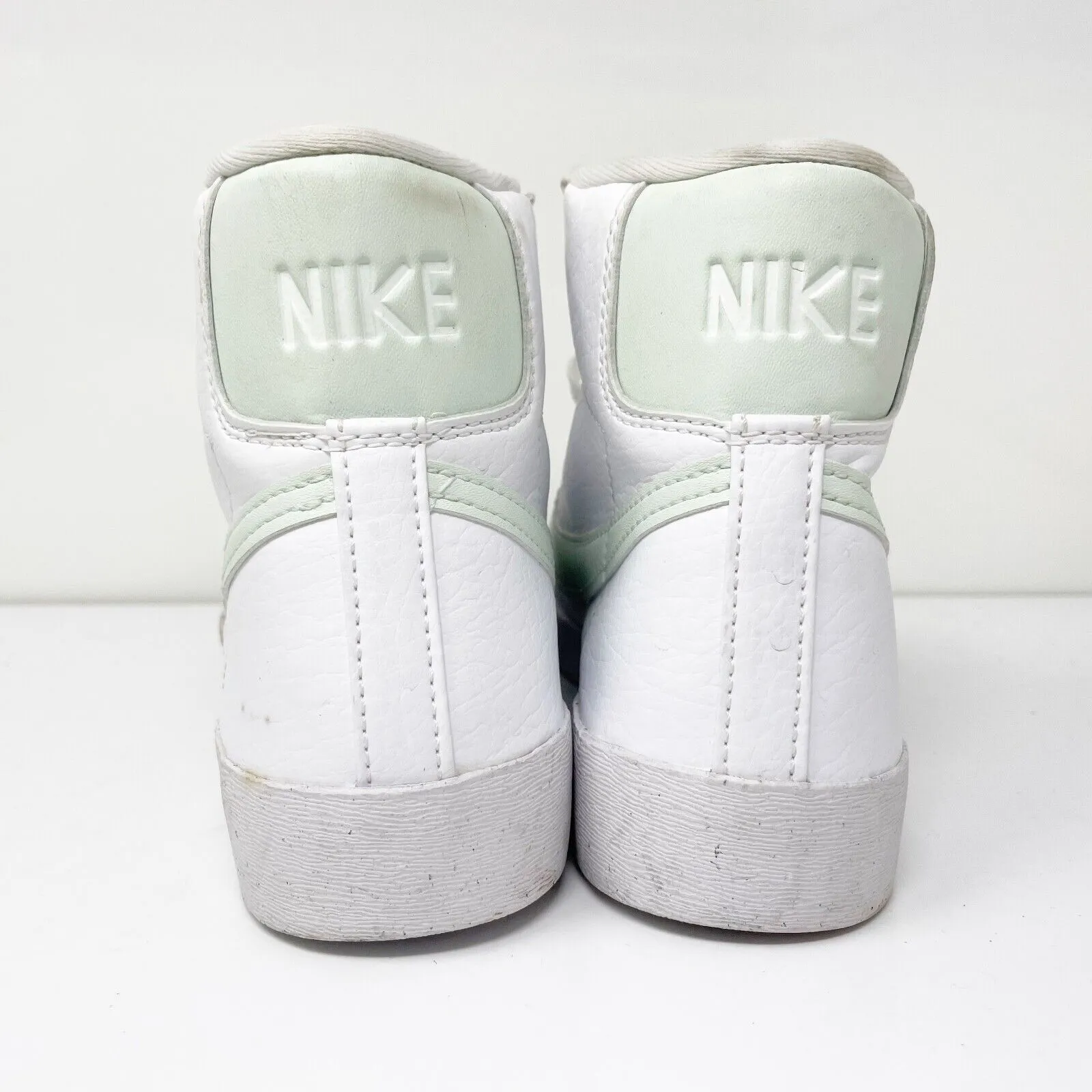 Nike Womens Blazer Mid 77 NN DQ4124-102 White Casual Shoes Sneakers Size 8.5