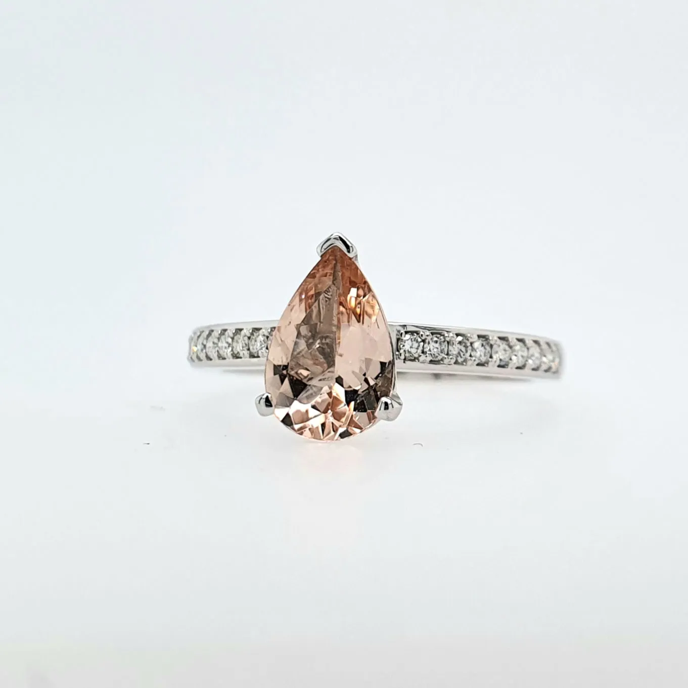 Pear Ara Solitaire